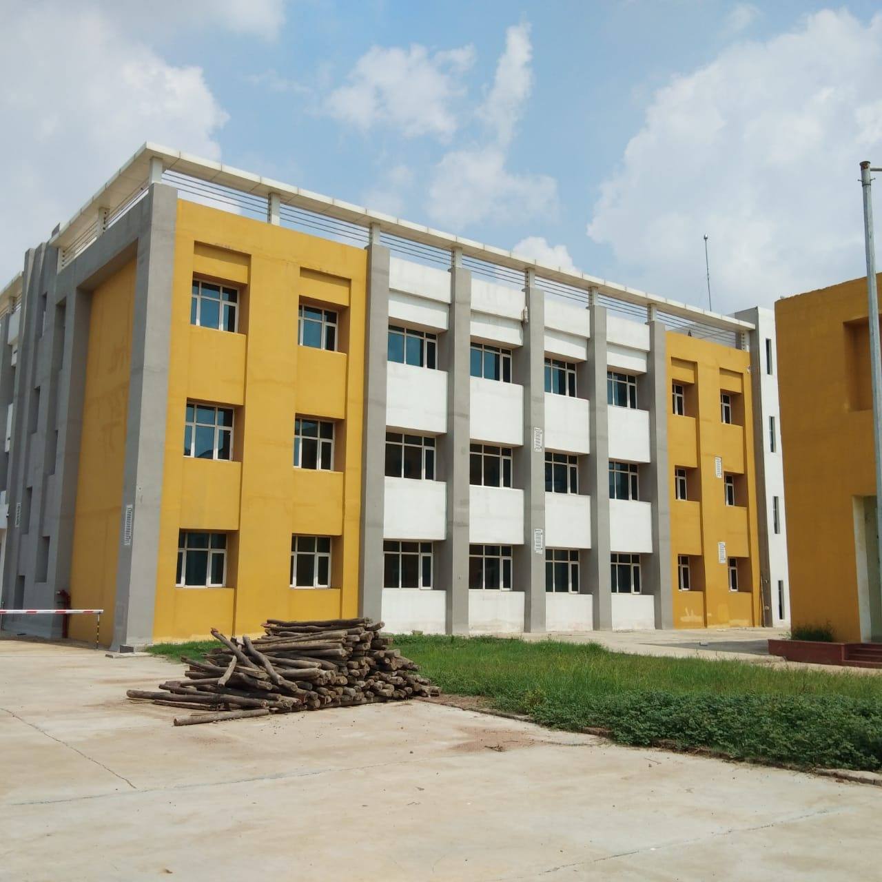The main building: the teaching wing