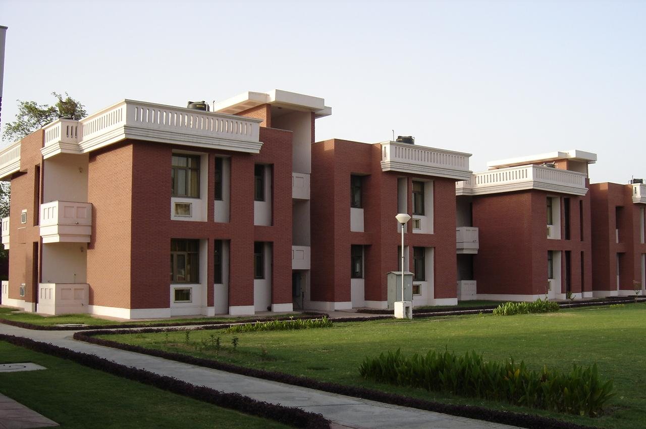 Visiting faculty residences facing the central lawns