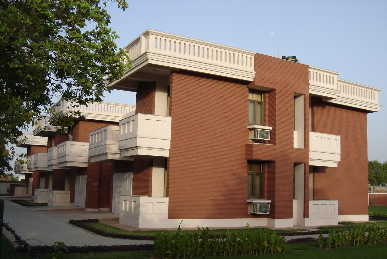 2-bedroom visiting faculty residences, in exposed brick with white bands