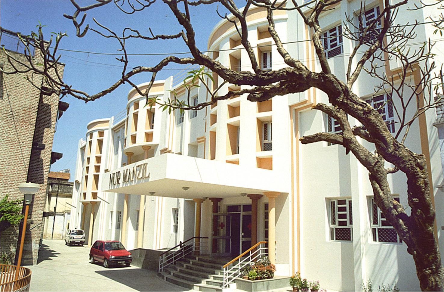 The entrance court